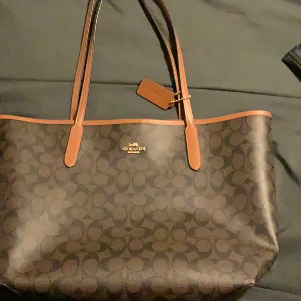 Never worn authentic coach tote